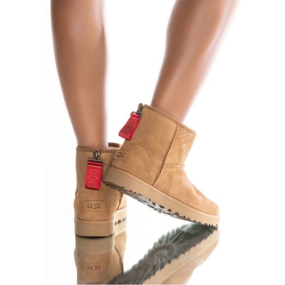 UGG mini logo zip woman’s boot - Picture 1 of 7